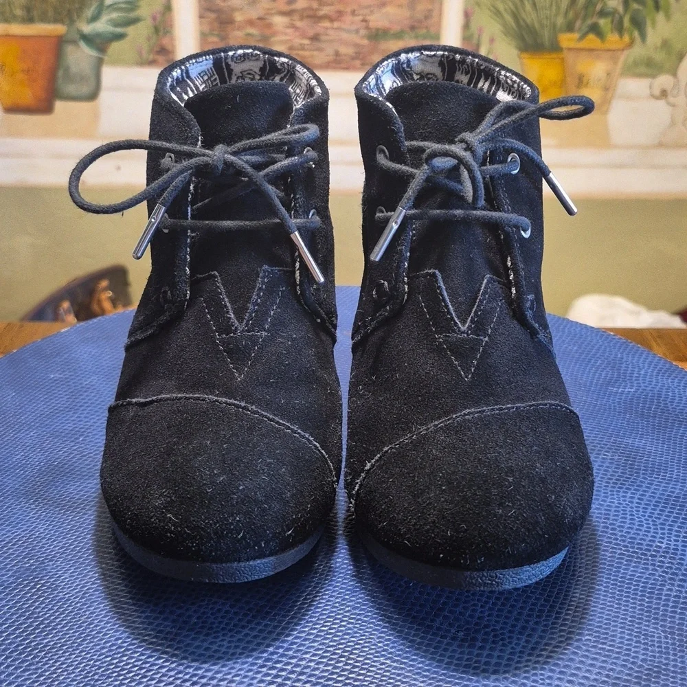 TOMS Women's Black Suede Desert Wedges sz.8 Womens.(#1872S)